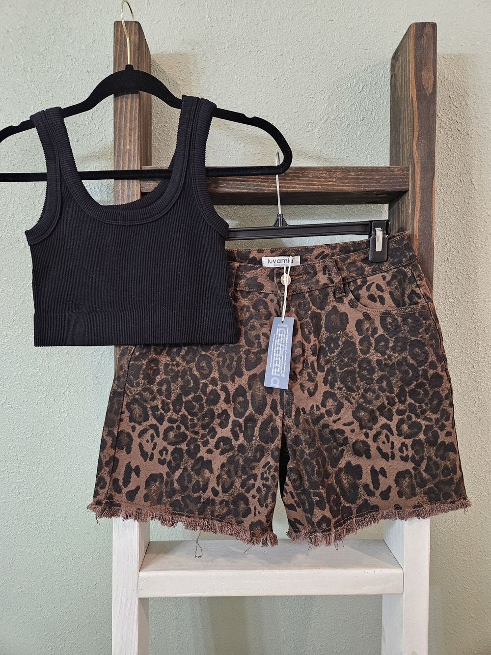 NWOT Zenana L/XL top and NWT luvamia Leopard shorts size Medium